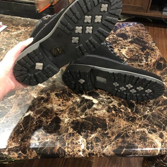 Black boots - Picture 4 of 5